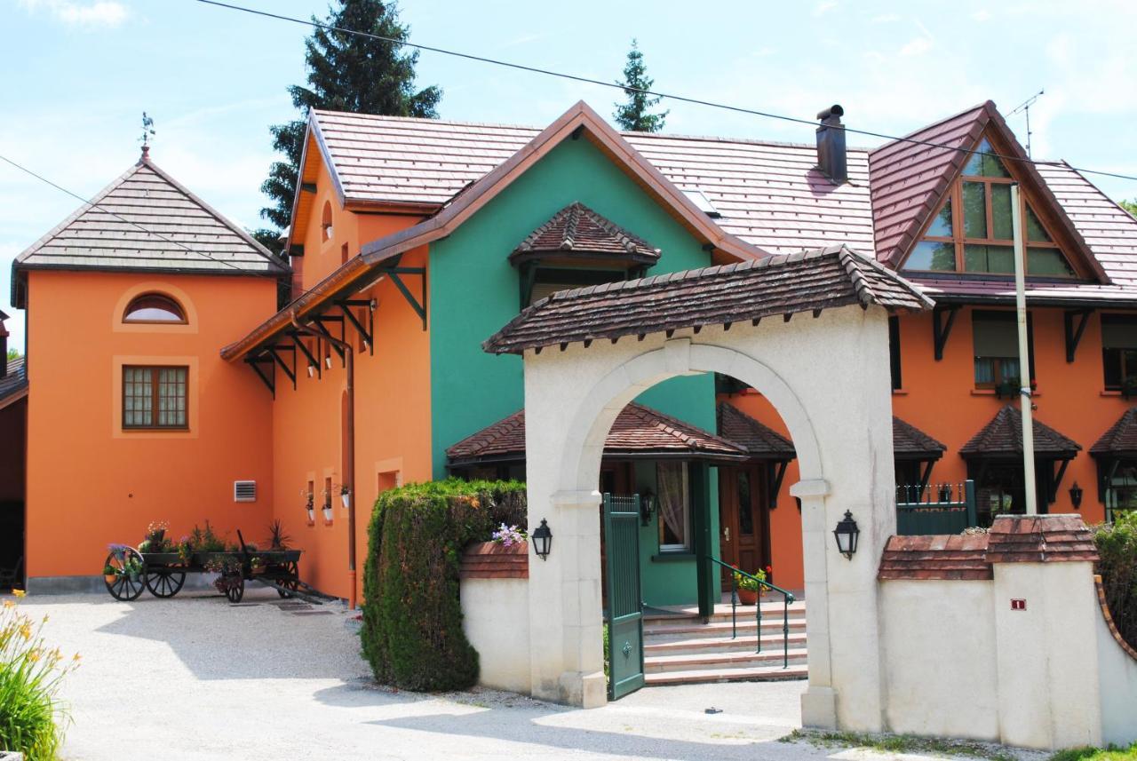 L'Auberge Des Gourmets Hotel Restaurant Le Vaudioux Esterno foto