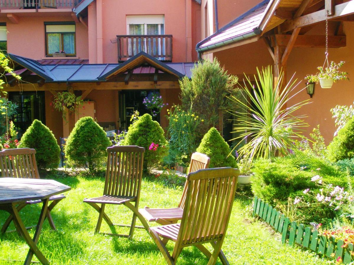 L'Auberge Des Gourmets Hotel Restaurant Le Vaudioux Esterno foto
