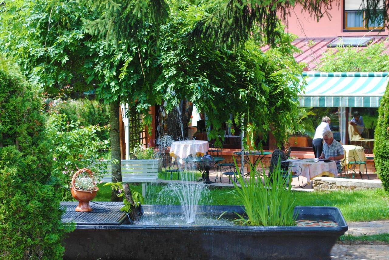 L'Auberge Des Gourmets Hotel Restaurant Le Vaudioux Esterno foto